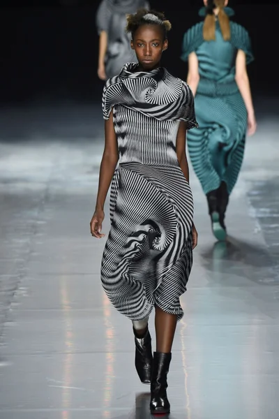 Look 35
